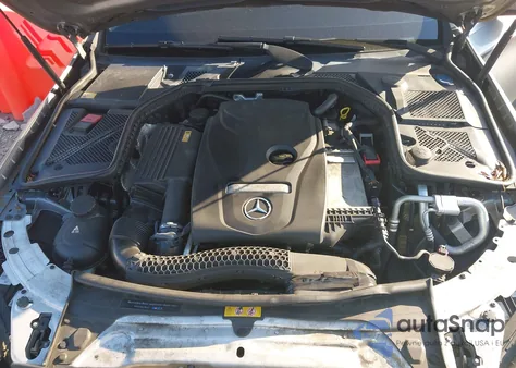 2015 Mercedes-Benz C 300 4Matic из США, поврежденный, VIN 55SWF4KB3FU040306